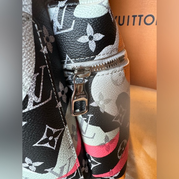 AUTHENTIC - LOUIS VUITTON - Discovery Backpack Monogram Portrait - Picture 6 of 14